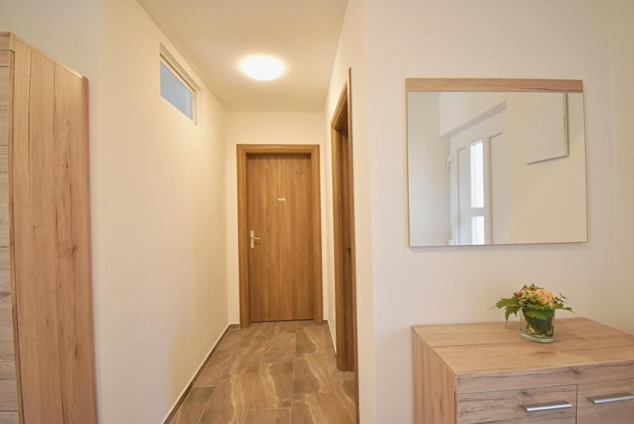 Apartmani Solis Vir Exterior photo